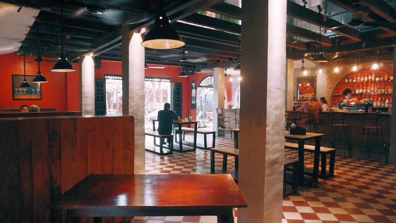 Hotel Monkey Republic Kampot Esterno foto